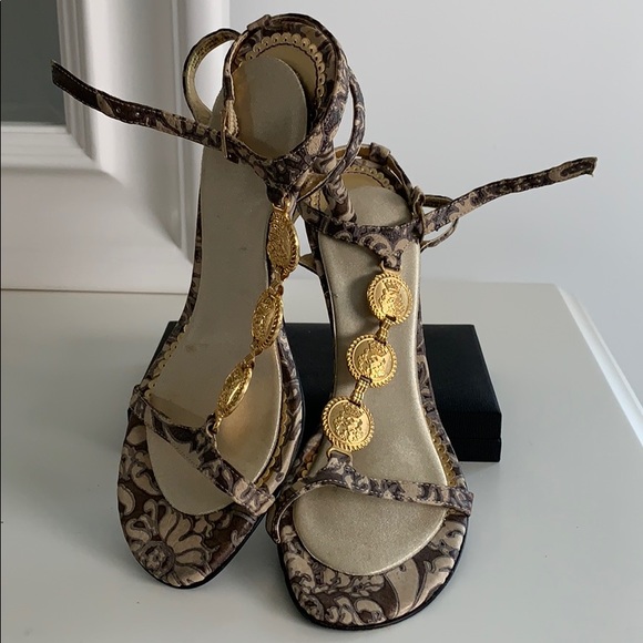 Hale Bob Shoes - SOLD!!FINAL SALE😍!!HALE BOB ‘VERSACE’ T-STRAPS💕